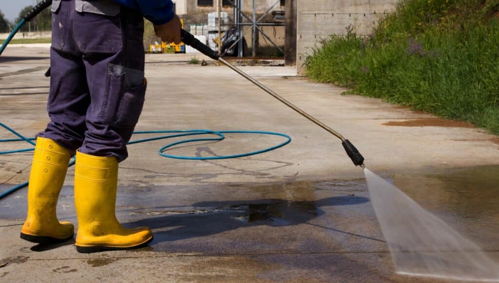 Pressure washing near me Kansas City MO, how to remove oil stains from driveway, oil stain removal, driveway, Kansas City