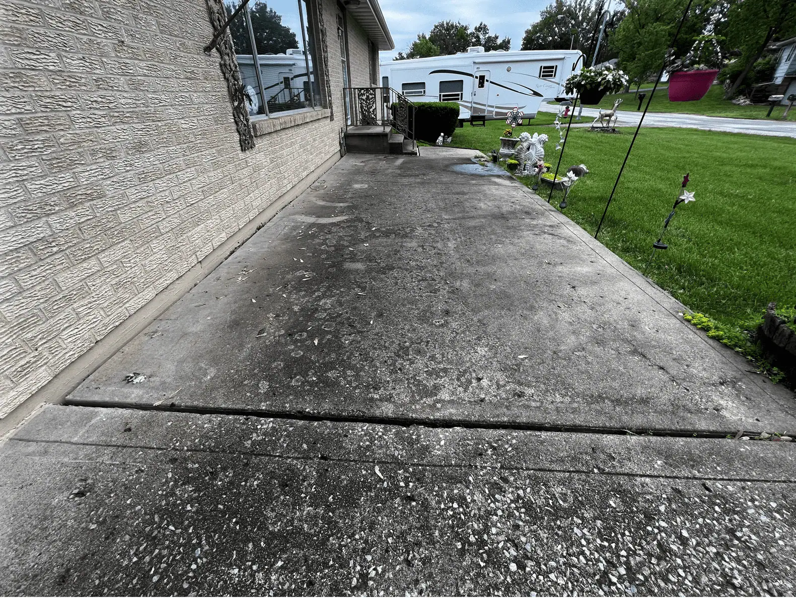 Concrete Patio Cleaning Before KC 64153 KC Splash