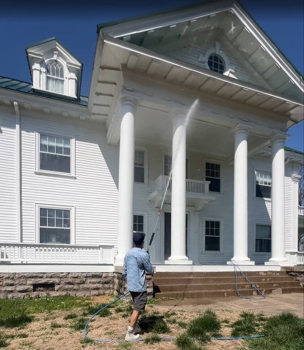 Historic farmhouse soft washing in Smithville, MO by KC Splash