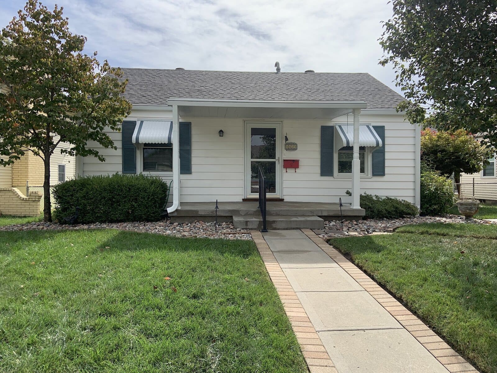 House soft washing in Gladstone, Missouri