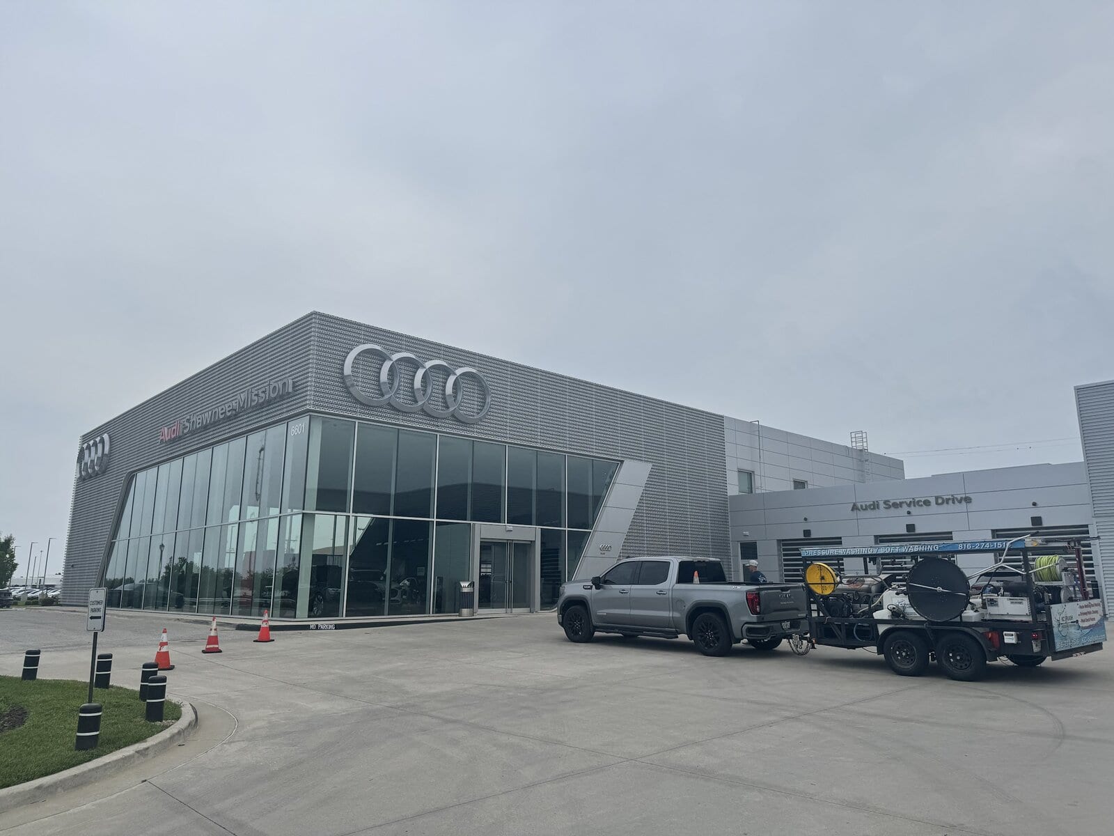 KC Splash commercial pressure washing in Shawnee, KS