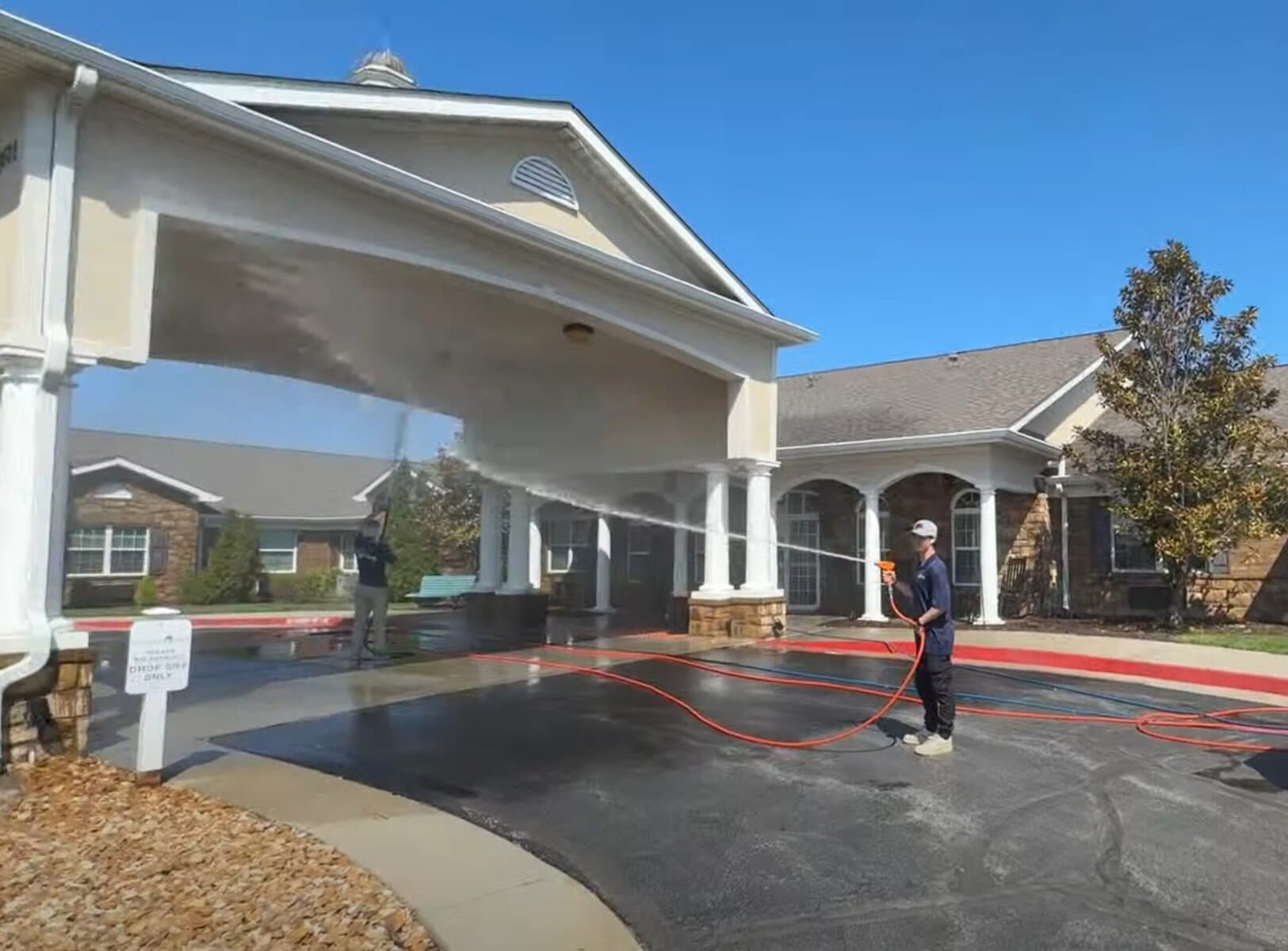 Two KC Splash crew members simultaneously washing upper floors of Parkway Senior Living Blue Springs MO