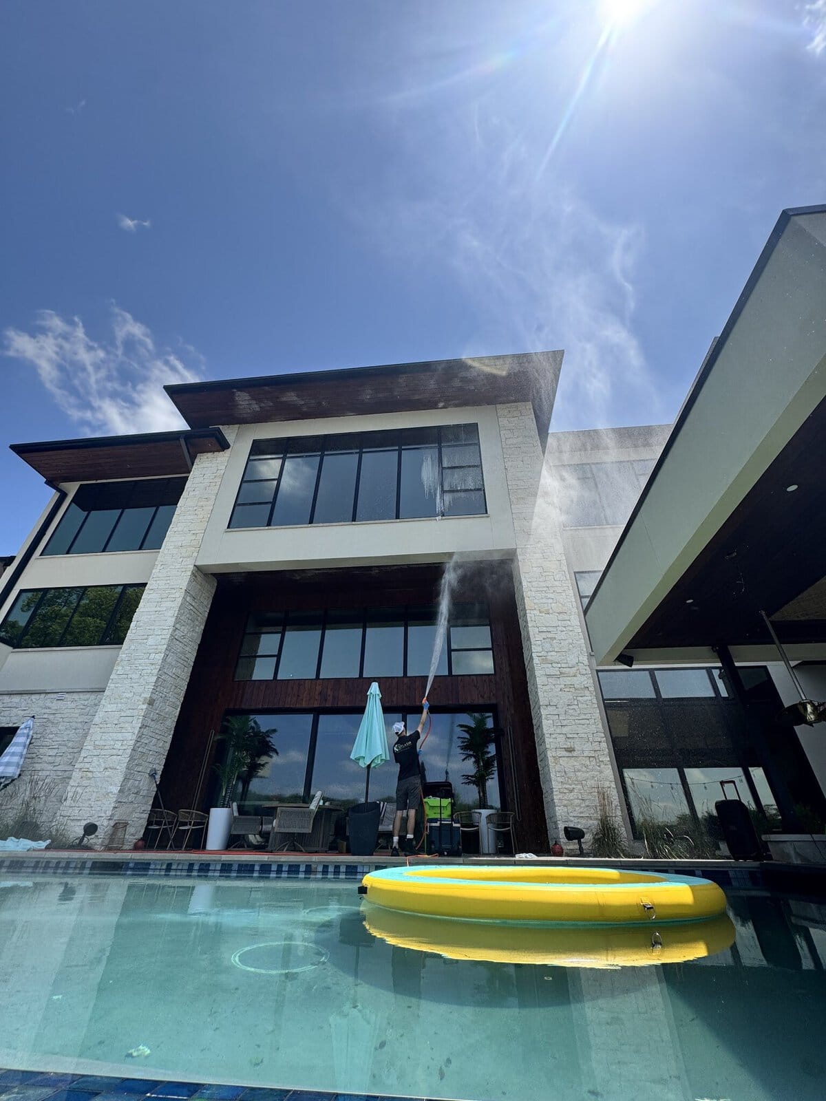 KC Splash house washing a modern estate above the infinity pool at Weatherby Lake